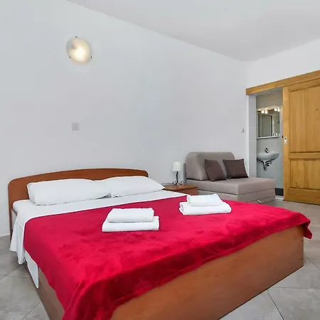 Nikola Guest house