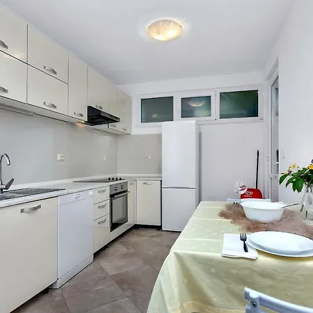 Nikola Guest house 3*